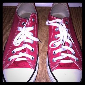 Red converse men’s 7 / women’s 9